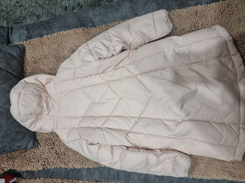 Продам  пуховик,  цена 5000.