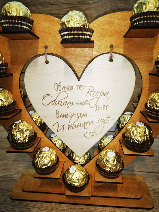 Сърце с бонбони за Св Валентин, 8-ми март, пирография на ваш текст