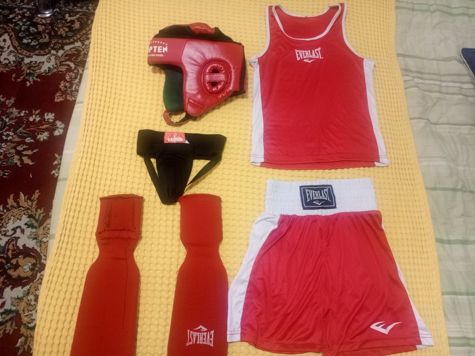 Продам весь комплект Кик Боксинга