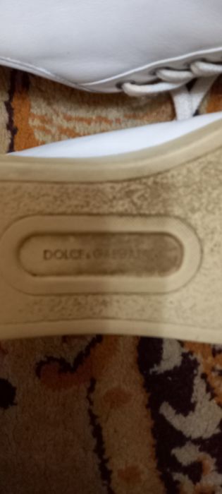 Кожаные белые кеды фирмы  DOLCE & GABBANAA