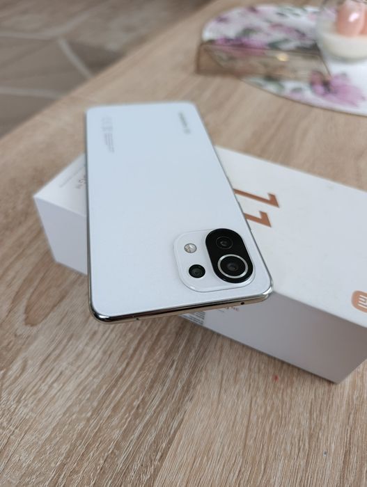 Xiaomi 11 Lite 5G NE като от магазин