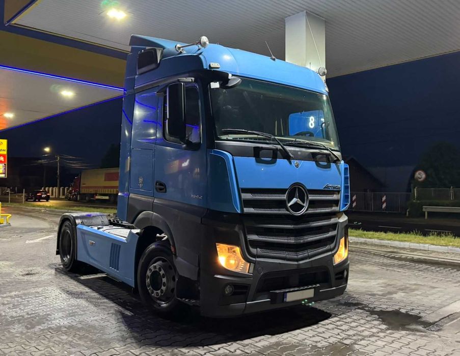 Cap tractor Mercedes-Benz Actros MP4 1842