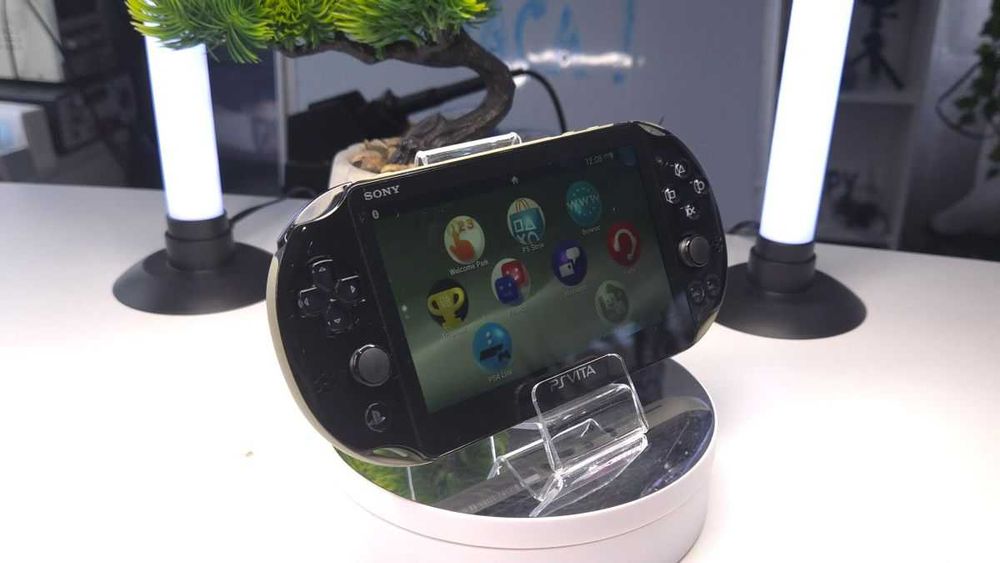 Sony PlayStation Vita Slim 2000 Khaki Black – Japan Premium, Modată, 64GB