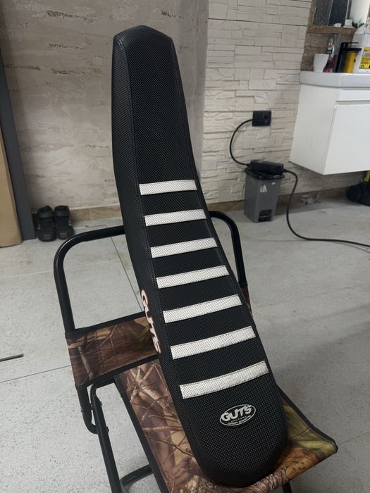 Guts Seatcover Ultra bee