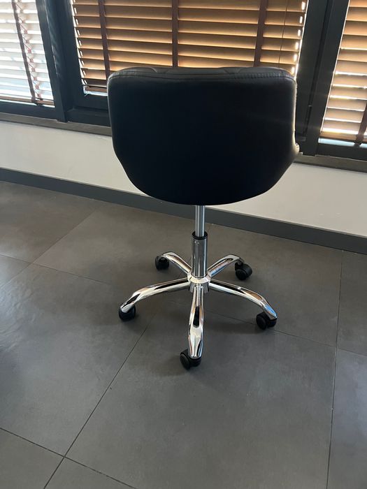 Черен стол на колелца Сохо (мостра) – 24м гаранция