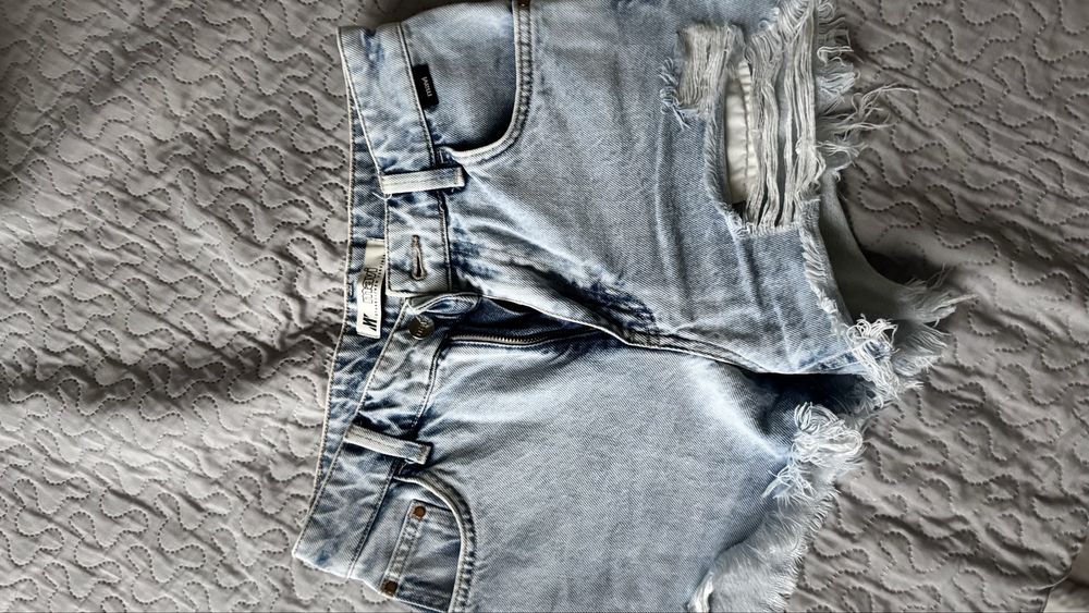 Къси панталони levis , mavi и дълъг велурен Зара