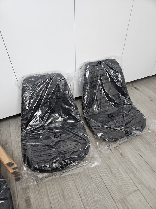 Set 4 scaune bucatarie NOI lemn masiv catifea