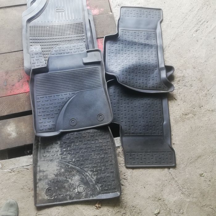 Коврики унирсальные в автомобиль