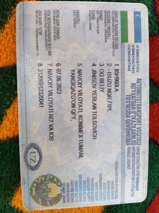 Isuzu abtomobol sotiladi