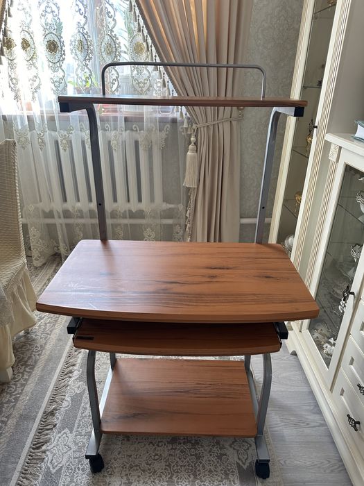 столик (ешкандай жери сынбаган)