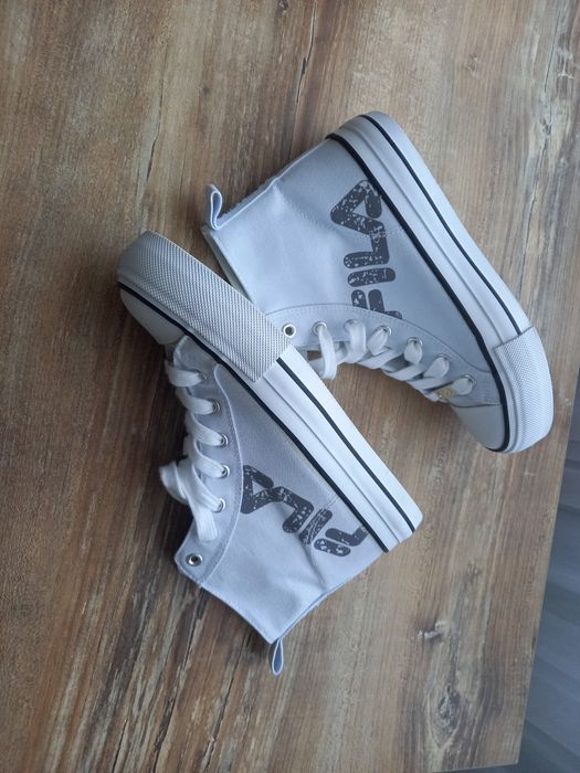 Converse и Fila спортни обувки