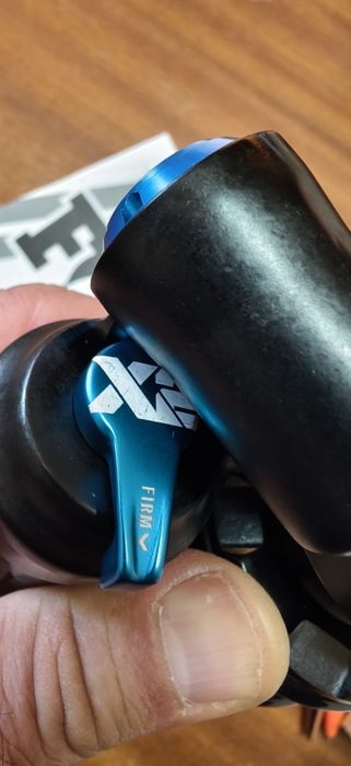 Нов FOX DHX2 Performance Elite 225x75mm Trunnion 400lbs Coil Rear Shoc