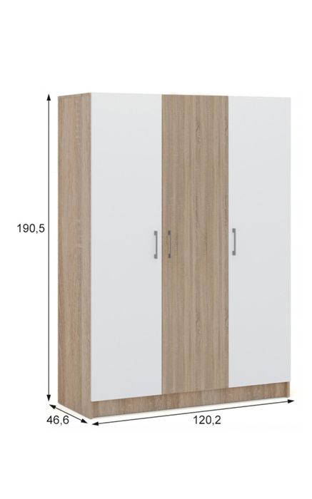 Шкаф трехдверный