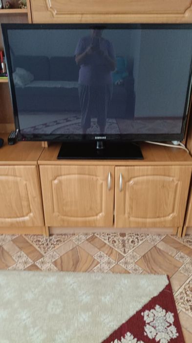 Продам телевизор samsung.