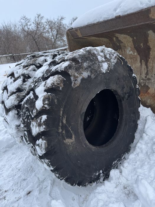 Продам  шины на погрузчик 23,5/25