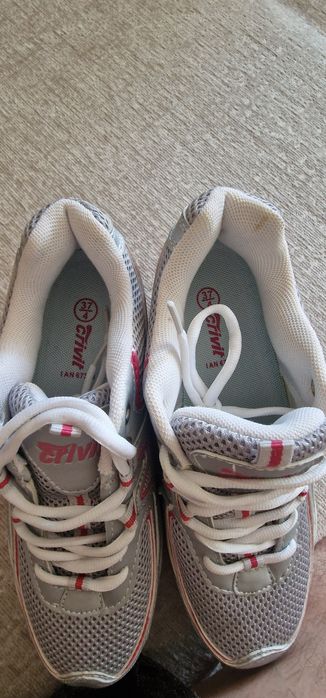 Кроссовки беговые.