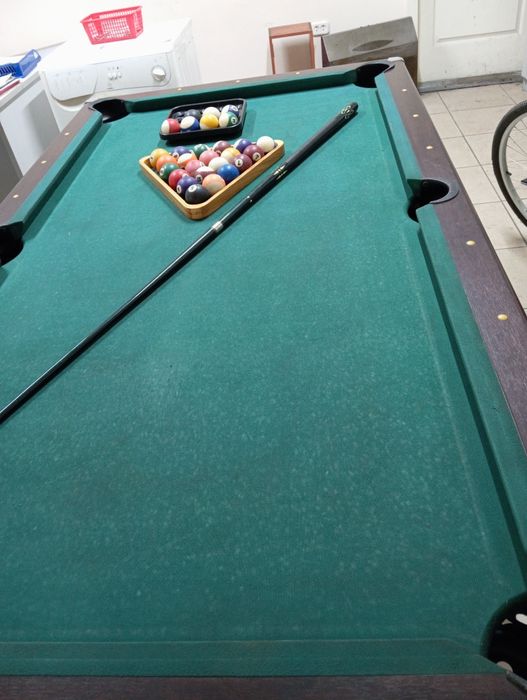 Бильярдный стол в хорошем состоянии.