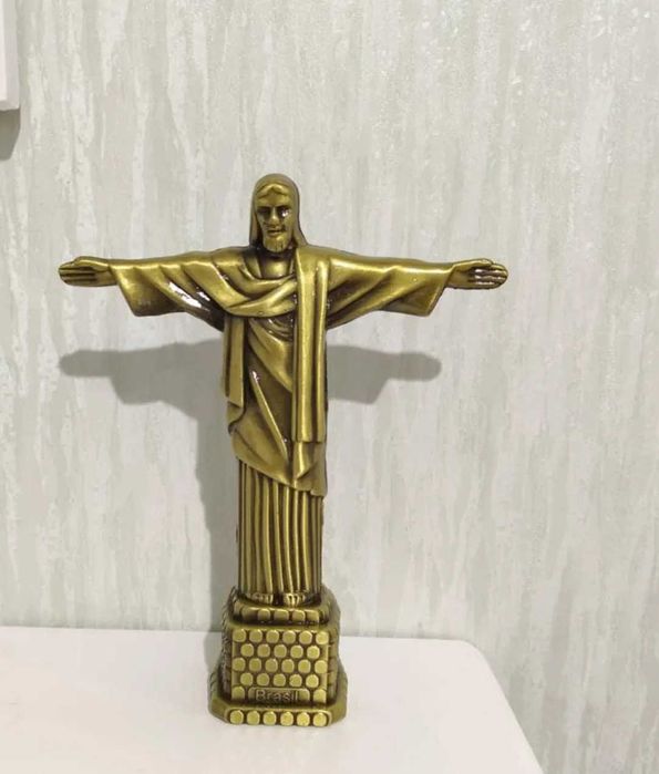 Колекционерски метални и каменни фигурки от различни държави