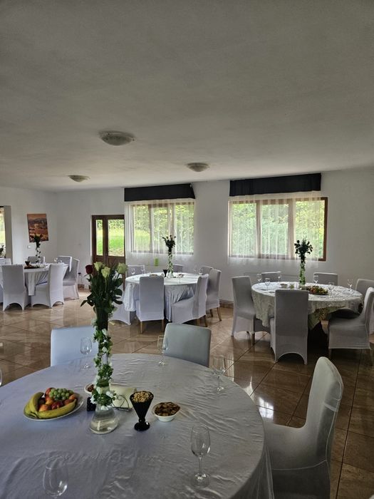 Inchiriez cabane moderne si capsula panoramica