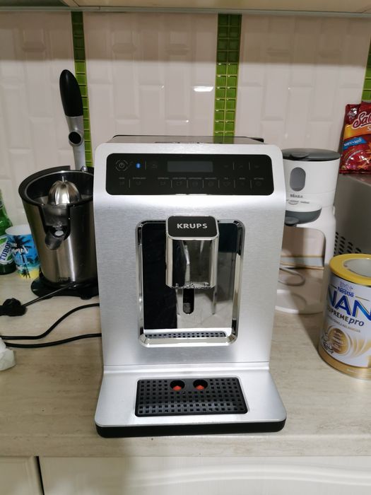 Espressor automat Krups Evidence EA893C10 1450W 15 bari rezervor boabe 260g  rezervor apa 2.3L functie aburi detector calcar Metalic bluethooth App