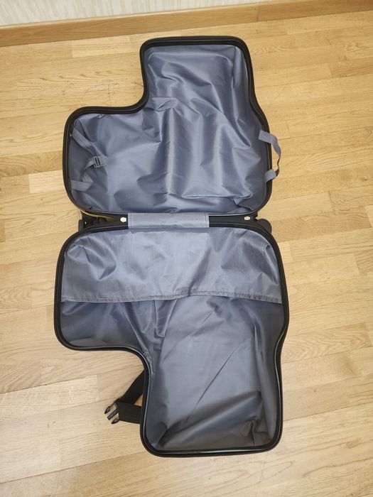 Продам детский чемодан фирменный