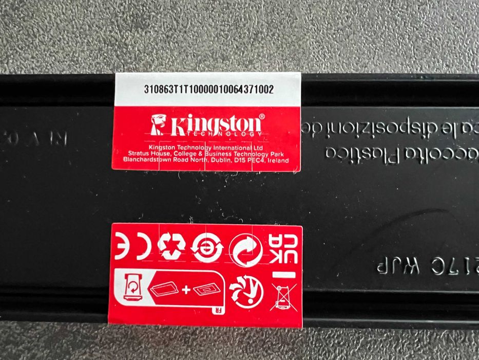 НОВИ, запечатани RAM 16GB 3200MHz DDR4 Kingston KVR32N22S8/16!