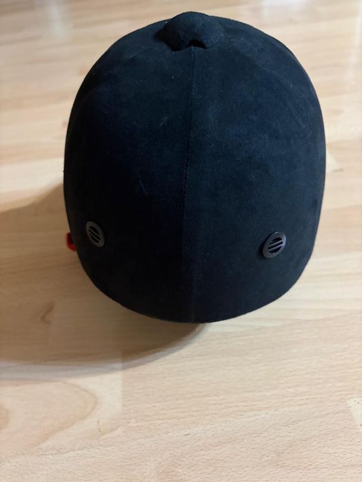 шлем для конного спорта