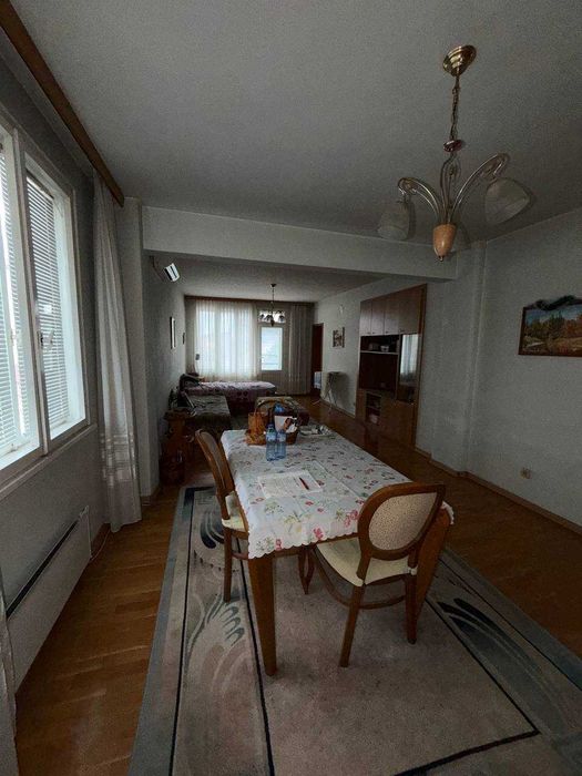 Триетажна къща в Центъра на гр.Свиленград,обл.Хасково