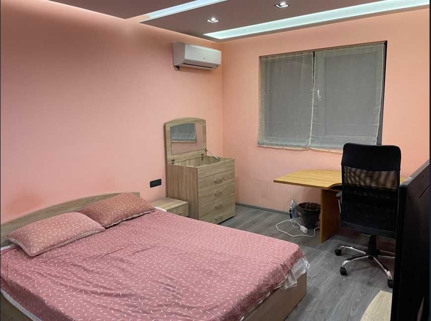 Дава се под наем Тристаен апартамент в Варна, Център - 160 кв.м за 1100 € - Снимка #12