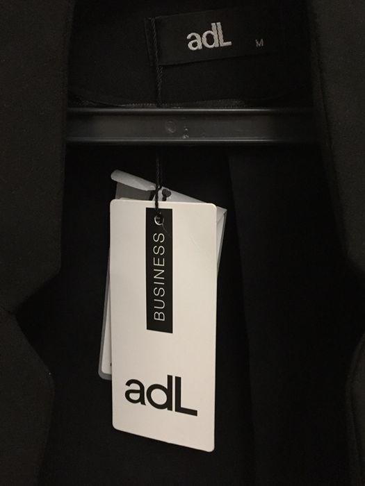 Продаю пиджак женский брендadL