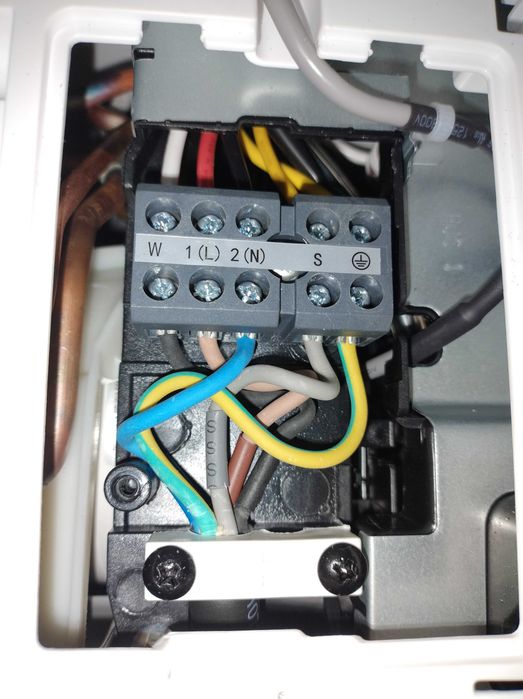 Electrician execut lucrări electrice, intervenții rapide și profesionale