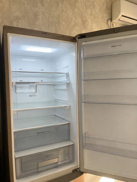 Продам двухкамерный холодильник