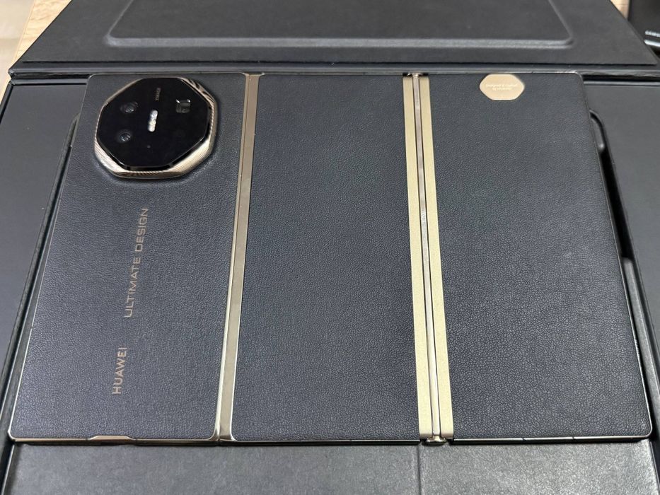 Продавам Huawei Mate XT 1tb Едиствен в България !