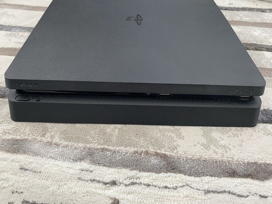 продам ps4 Slim в идеальном состоянии