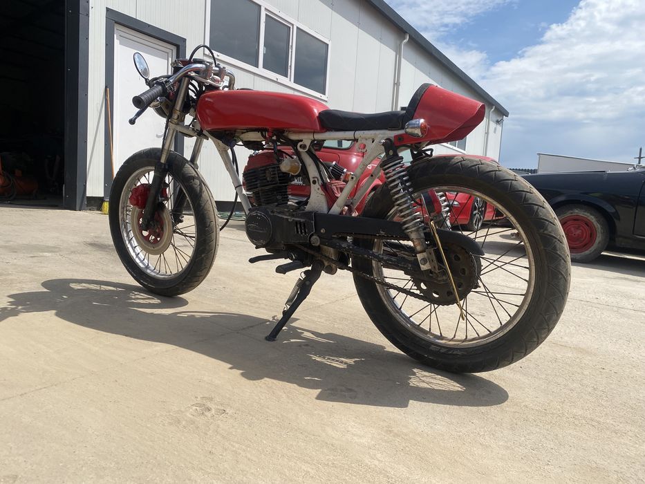 Motocicleta Honda CB50J CafeRacer