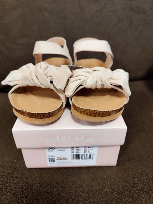 Нови сандали за момиче