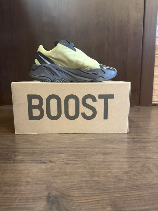 Дамски маратонки YZY 700 MNVN Adidas