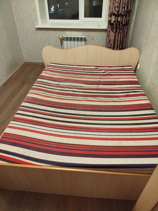 Продается 2 дивана и 1 двухспальная кровать