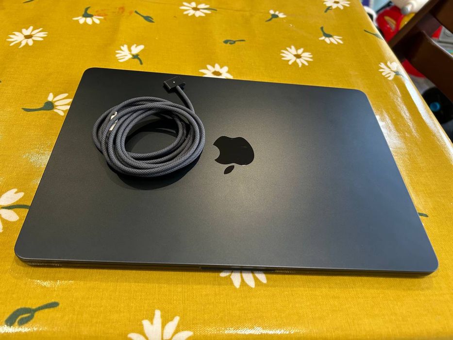 Apple MacBook Air 13” M2 (2022) 24GB RAM 512GB SSD