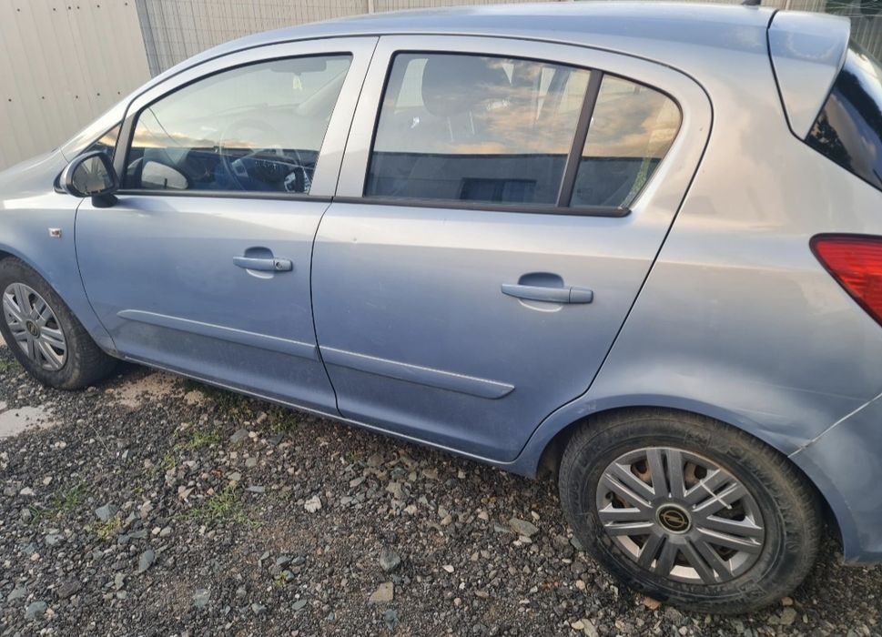 Opel corsa 1.2 benzina