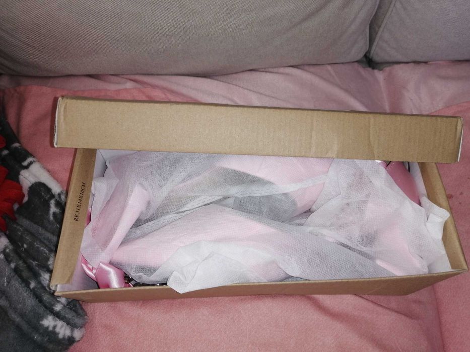 Pantofi roz de  ocazie