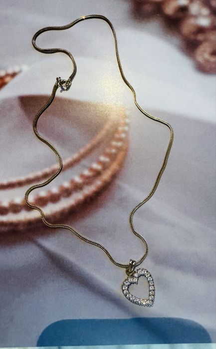 Vand lantisor din aur 18 k cu pandativ in forma de inima cu diamante