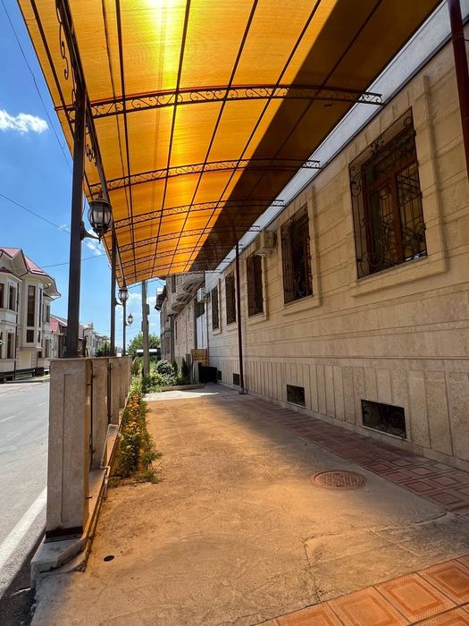 Registon Mahallasida 6 sotokli hovli uy sotiladi