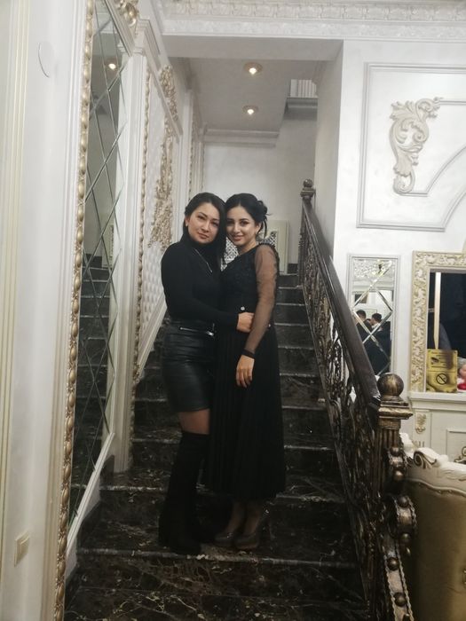 Вечернее платье ниже колен