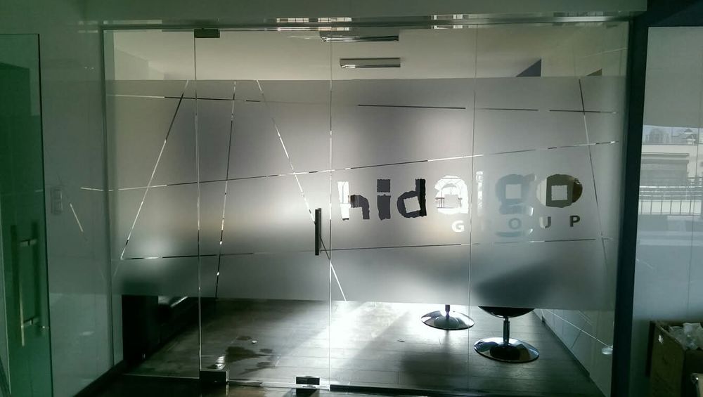 Брандиране на витрини, офиси и търговски обекти