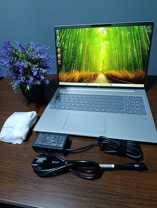 Laptop HP EliteBook NOU – Design Premium, Performanță Business