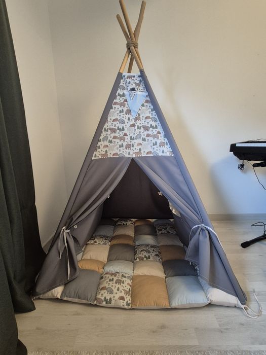 Cort teepee Mami&Leah