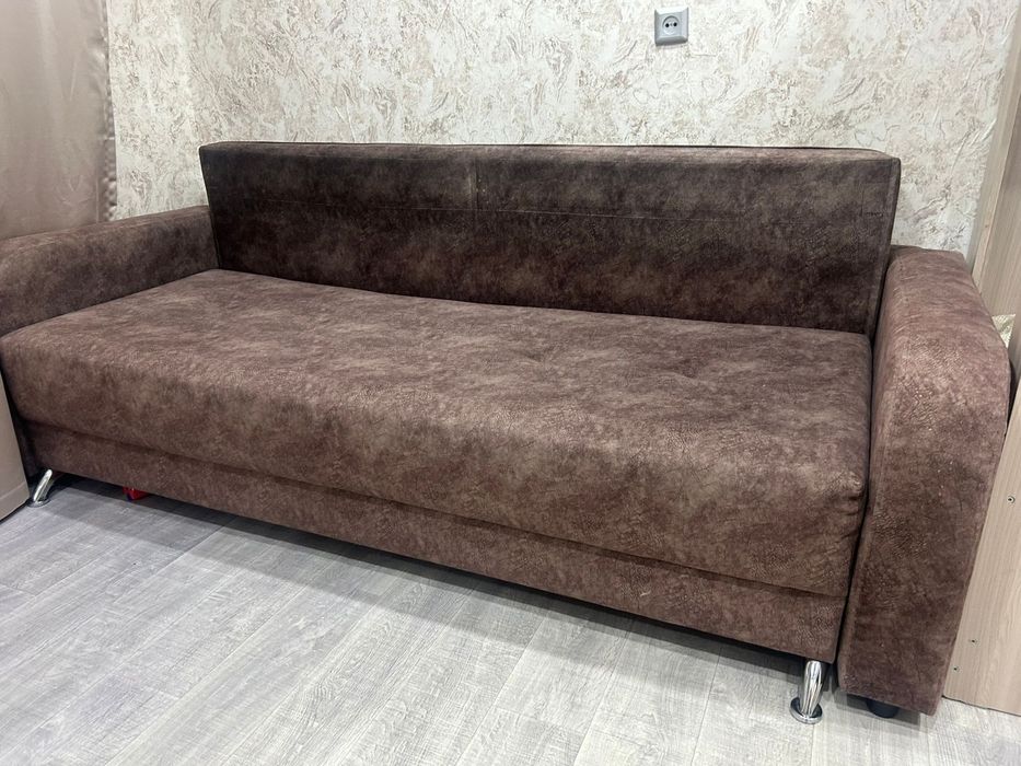 Продам диван в хорошем состоянии