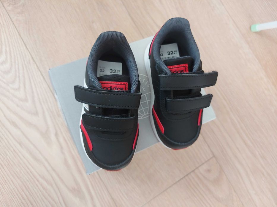 НОВИ Детски сникърси Адидас. Детски маратонки Adidas бебе