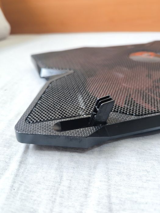 Охладител/cooling pad за лаптоп Trust GXT до 17.3 инча Yozu